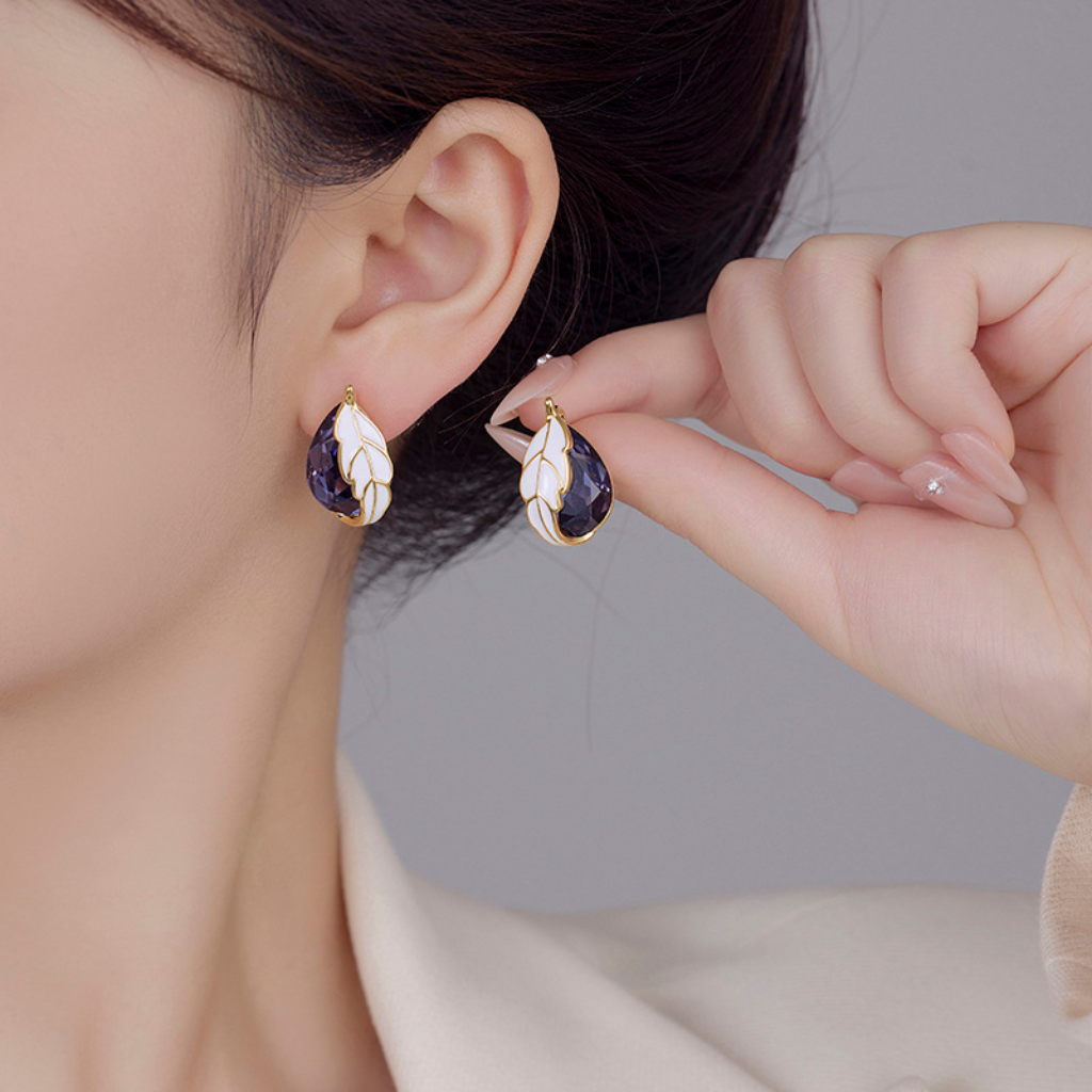 Leaf-shaped Zirconia Earrings