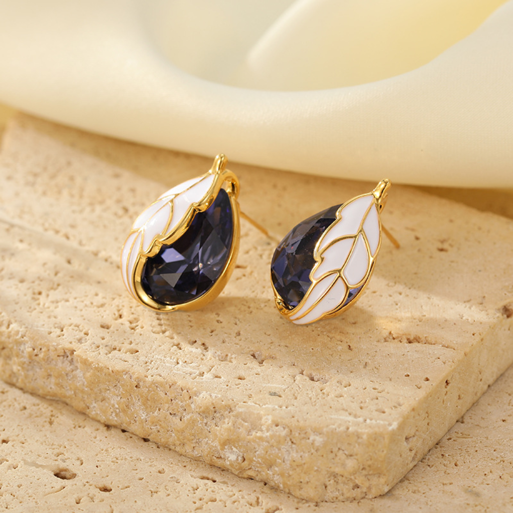 Leaf-shaped Zirconia Earrings